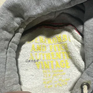 Vintage Y2K Abercrombie and Fitch 1892 Women's SZ L Crop Gray Hoodie Sweatshirt thumbnail 2