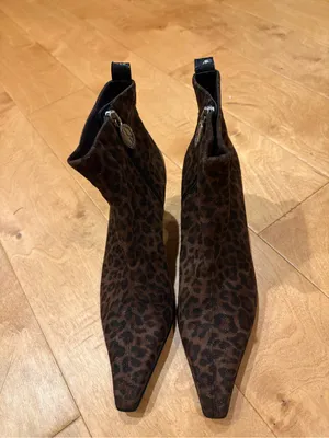 Donald J. Pliner Lola leopard-print ankle boots booties pointed tow sz 7.5 brown thumbnail 2