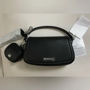 Lululemon NWT Leather Alternative Cactus Mini Bag 1.2L Black & Silver Hardware thumbnail 9