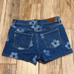Wrangler Mid Rise Vintage Flower Shorts thumbnail 5