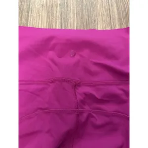 Women's LULULEMON Size 12 Magenta Hot To Street Crop Legging‎ thumbnail 4