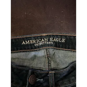 American Eagle Outfitters Tomgirl Jeans Womens 4 Dark Wash Blue Distressed Denim thumbnail 8