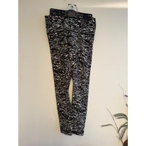 Lululemon Wunder Under High Rise Leggings‎ Black White Abstract Print Size 10 thumbnail 2