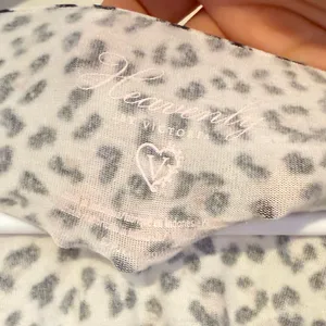 Victoria’s Secret top thumbnail 3