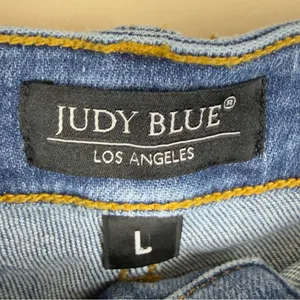 Women’s Judy Blue Denim Frayed Paint Splash Shorts Size L thumbnail 10