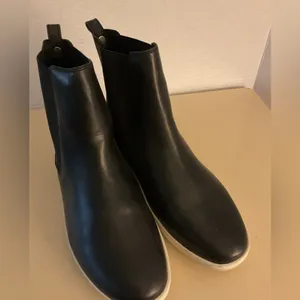 Frye women Black Leather Chelsea Booties with White Sole size 10 thumbnail 9