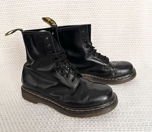 Dr Martens Black Smooth Shiny Leather 1460 Classic Combat Boots Women 9 Men 7 thumbnail 1