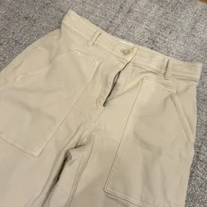 Aritzia Wilfred modern cargo pant in gd birch thumbnail 3