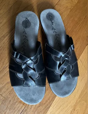 Clarks Black Women's Leather Sandals Shoes Slides 9 M Shoes 72116 thumbnail 1
