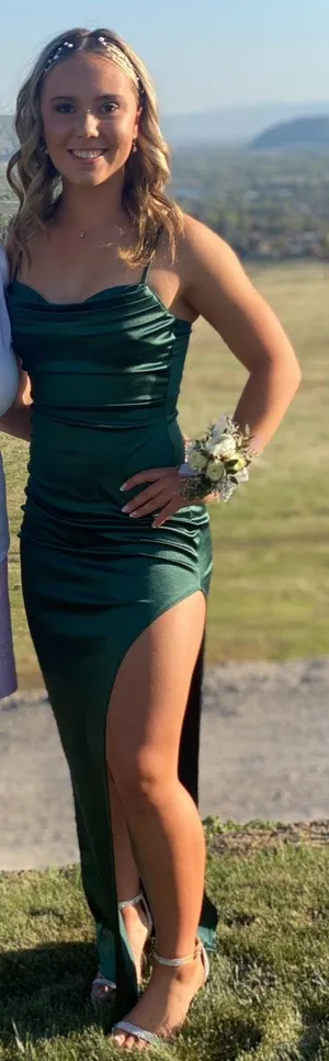 Windsor Long Green Homecoming Or Prom Dress thumbnail 1