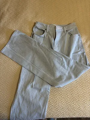Abercrombie High-Rise Jeans thumbnail 3