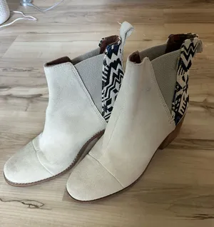 Toms booties thumbnail 1