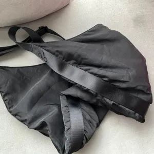 Alo Yoga Om The Go Gym Sling Bag Black thumbnail 8
