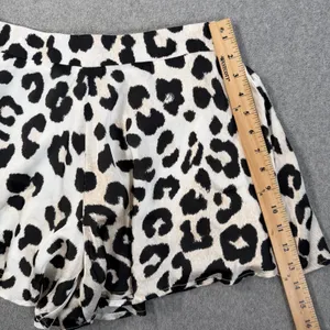 Adrienne Women's Medium Leopard Print Satin Shorts Flowy Elastic Waist Lined thumbnail 4