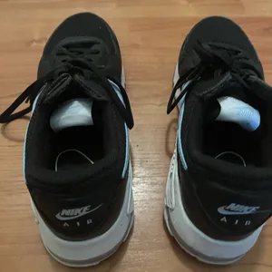 Nike Air Max Women's Shoes Size 9 Athletic Sneakers Black & Blue Swooshes thumbnail 2