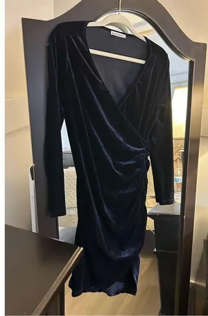 NEW GUBERRY Wrap V Neck Velvet Ruched Cocktail Dress L thumbnail 4