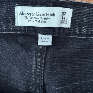 Abercrombie & Fitch Curve Love 32 14 L 90s Slim Straight Ultra High Rise Jeans thumbnail 4