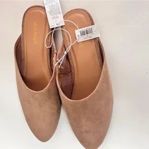 Old Navy Trendy Fall Style Low Heel Women's Faux Suede Taupe Mule Slide Sz 7 thumbnail 9