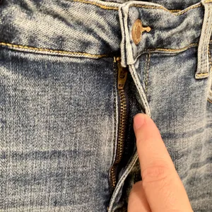Judy Blue Los Angeles Distressed Boyfriend Fit Raw Hem Jeans Women's Size 15/32 thumbnail 5