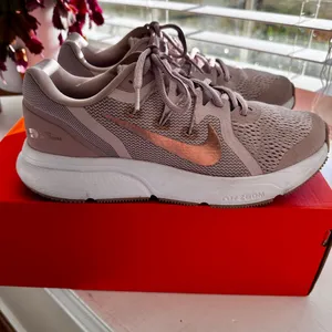 Nike Women's Zoom Span 3 Sneakers in Stone Mauve thumbnail 13