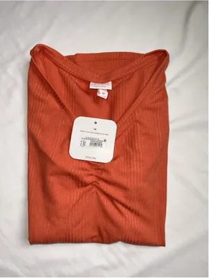 NWT Ingrid & Isabel Ribbed Maternity Tee Size Medium, Rushed On The Sides. thumbnail 3