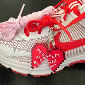 New NIKE Vomero 5 GS 'Valentine's Day 2025' thumbnail 8