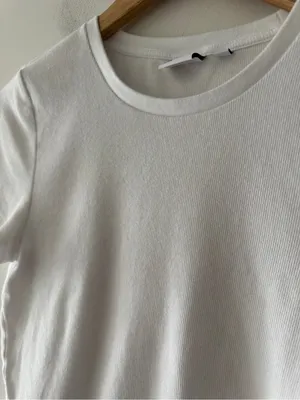 Aritzia TNA‎ HomeStretch Ribbed Tune Waist Basic Tee thumbnail 3