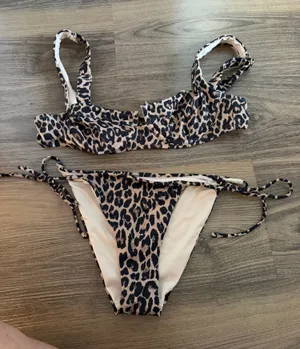 Victoria’s Secret Leopard Print Bikini Set thumbnail 1