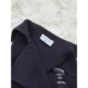Babaton Black Ribbed Square-Neck Crop Tank thumbnail 4