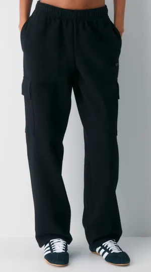Aritzia Cozy Sweatfleece Mega Cargo Sweatpants thumbnail 1