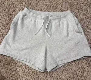 Lululemon shorts thumbnail 1