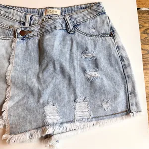 C’isa Crossover Lightwash Denim Skort Sz Small thumbnail 5