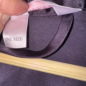 Vintage 1999 Victoria’s Secret Purple Satin Robe One‎ Size thumbnail 4