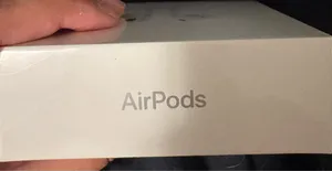 Apple AirPods Charging Case thumbnail 4