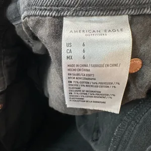 American Eagle Highest Rise 90's Boyfriend Jean Shorts Size 6 Black Denim Stretc thumbnail 6