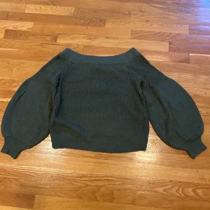 New with tags Miracle Hunter Green off the shoulder sweater thumbnail 4