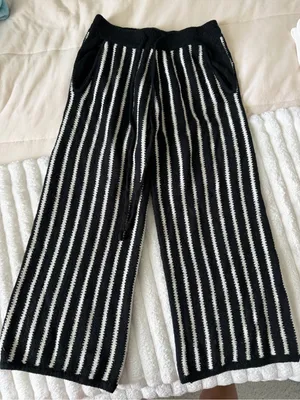 Prómesa Black & White Striped Knit Cropped Pants thumbnail 5