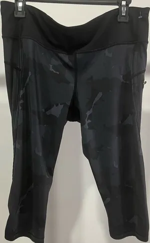 Camo Lululemon Capri Cropped Yoga Leggings Size 12 Camouflage thumbnail 1