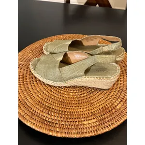 Clarks Artisan Petrina Gaia Sage Green Metallic‎ Espadrille Wedge Sandals 8.5M thumbnail 2