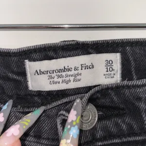 Abercrombie & Fitch The 90’s Straight Ultra High Rise Jeans thumbnail 3
