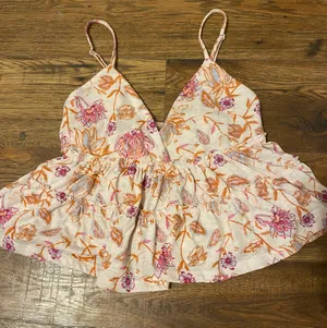 SO floral top thumbnail 1