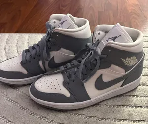 Nike Jordan Air 1 Mid Women’s thumbnail 1