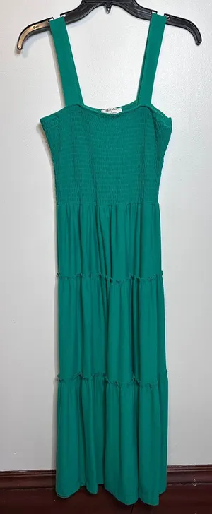 Zenana Emerald Green Smocked Bodice Tiered Maxi Dress Medium (light pilling) thumbnail 1