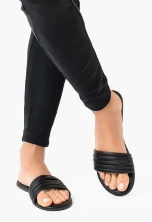 ✨Tkees Serena Navy Sz 7 Sandals✨ thumbnail 1