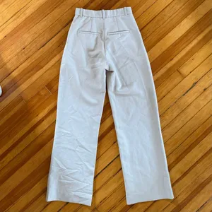 Abercrombie & Fitch Sloane Tailored Wide Leg Pant in Light Taupe Size 27/4 Long thumbnail 4