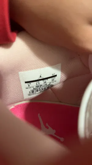 Nike Jordan Women’s Air Jordan 1 Mid thumbnail 5