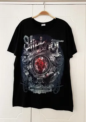 Hot Topic Slipknot Graphic T-Shirt thumbnail 1
