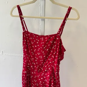 Hollister Red Floral Tie Back Cutout Romper Sleeveless Red White Floral Medium thumbnail 3