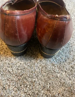 Gucci Heels Are Vintage leather brown in color.. needs a good polish. In great condition no Flaws. thumbnail 6