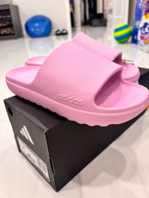 Guaranteed Authentic adidas Adilette Lumia Slides in Bliss Lilac Women size:7 Brand new in box thumbnail 2